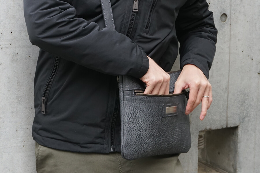 大人におすすめレザーサコッシュ きれいめ素材で長財布も入るショルダーバッグ Ibona イボーナのブログ