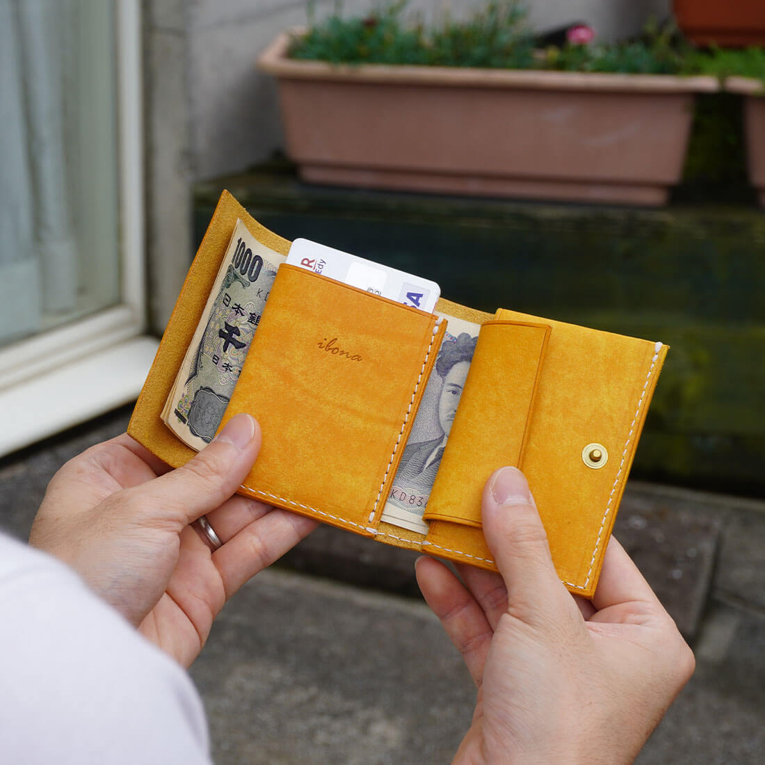 ほぼ未使用 使用数回 ザネラート 折り財布 財布 レザー コンパクト-